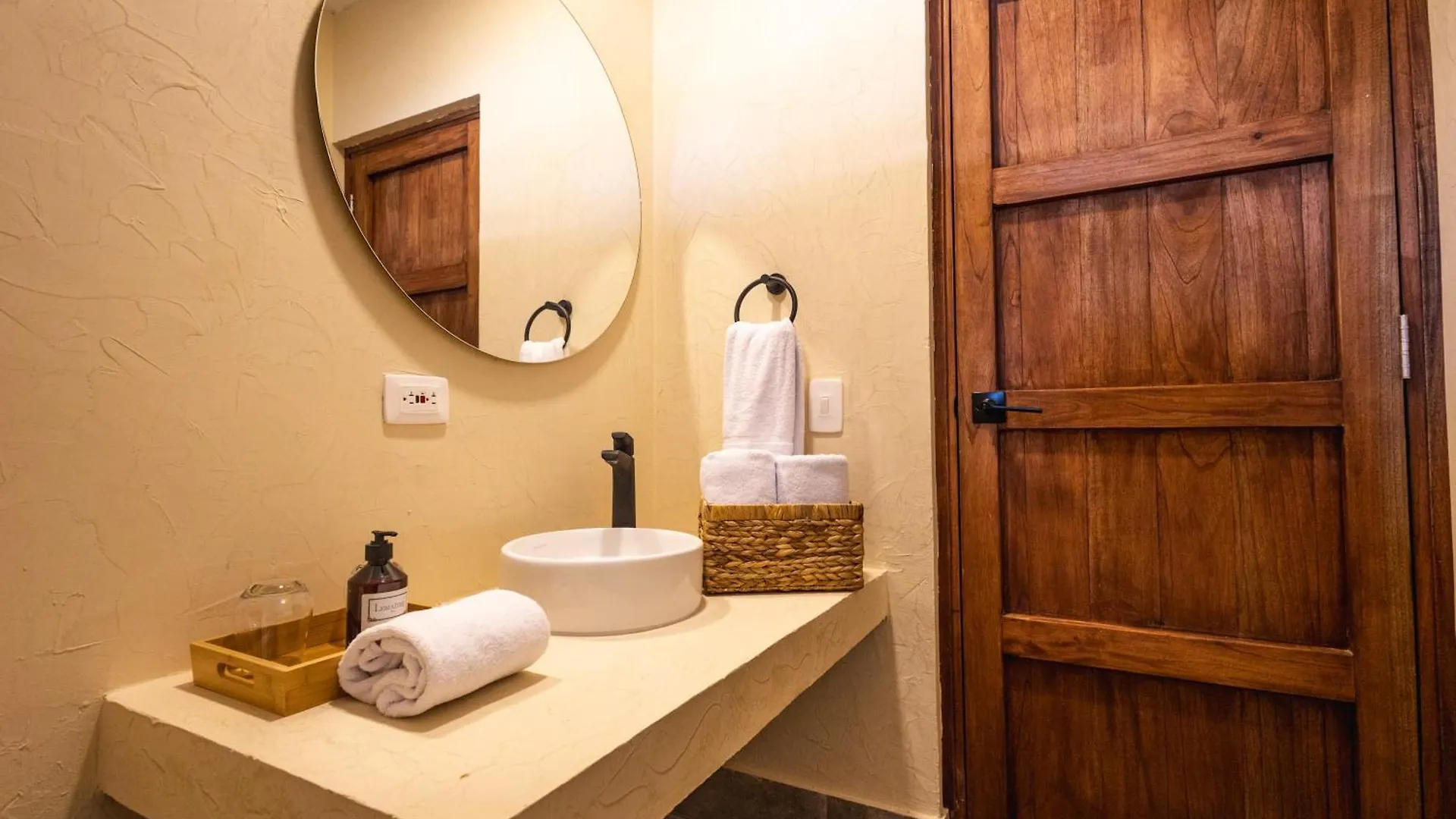 Casa Noa Colonial Rooms Cartagena Hostel